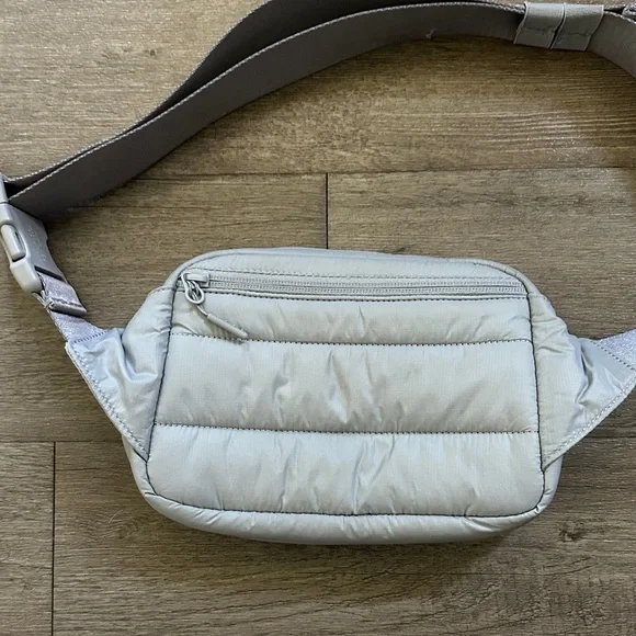 Lululemon Athletica Light Gray Belt Bag - Picture 4 of 5